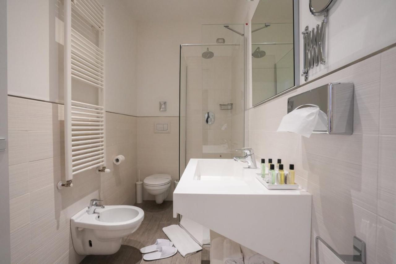 Monza City Rooms & Studios Bagian luar foto