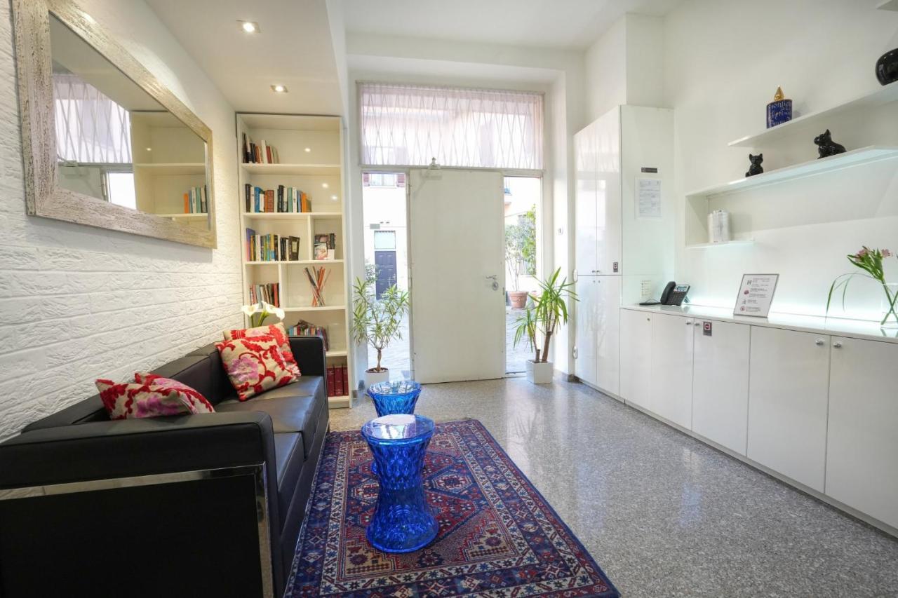 Monza City Rooms & Studios Bagian luar foto