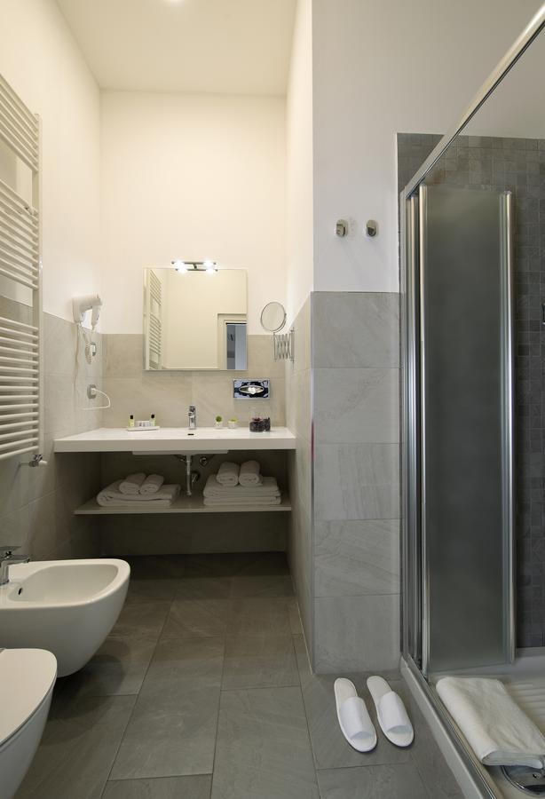 Monza City Rooms & Studios Bagian luar foto