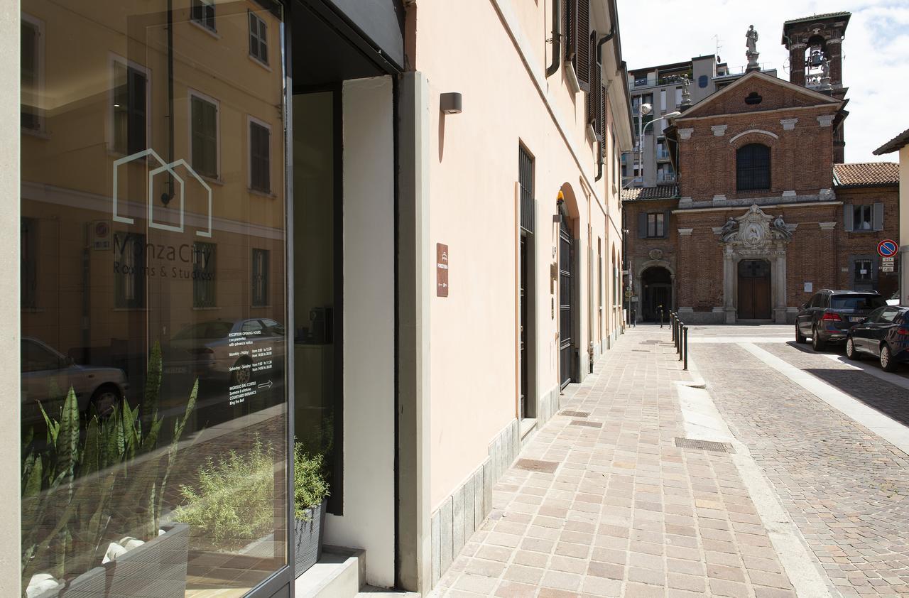 Monza City Rooms & Studios Bagian luar foto