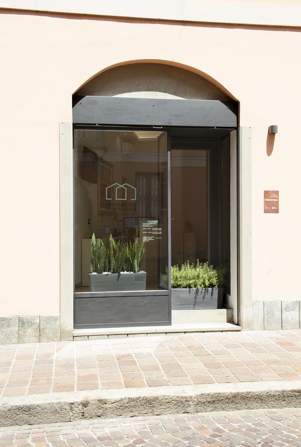 Monza City Rooms & Studios Bagian luar foto