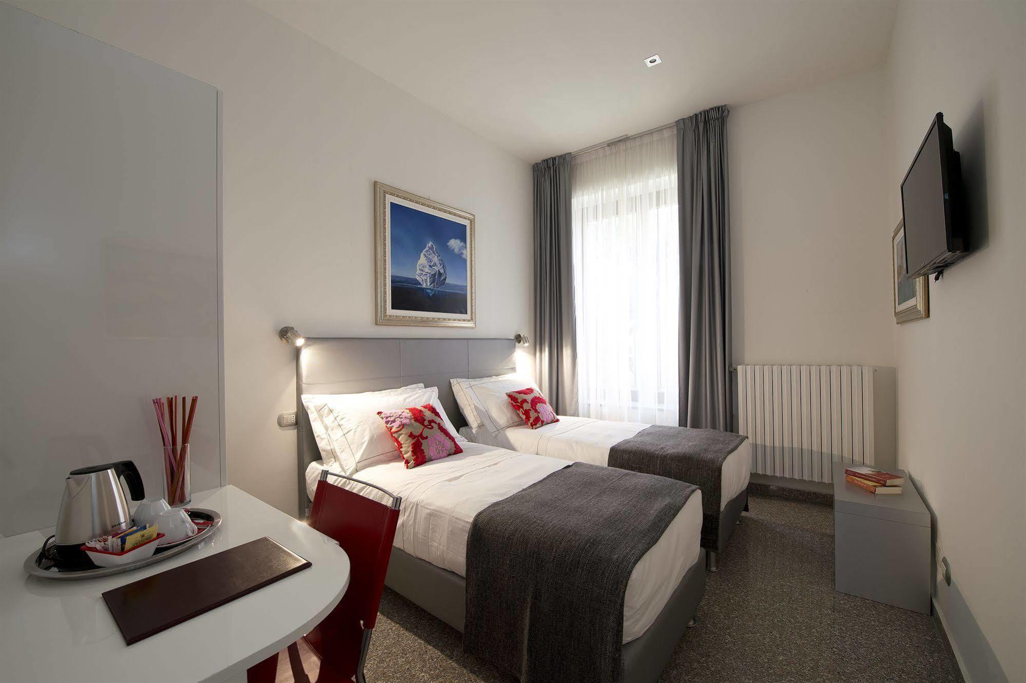Monza City Rooms & Studios Bagian luar foto