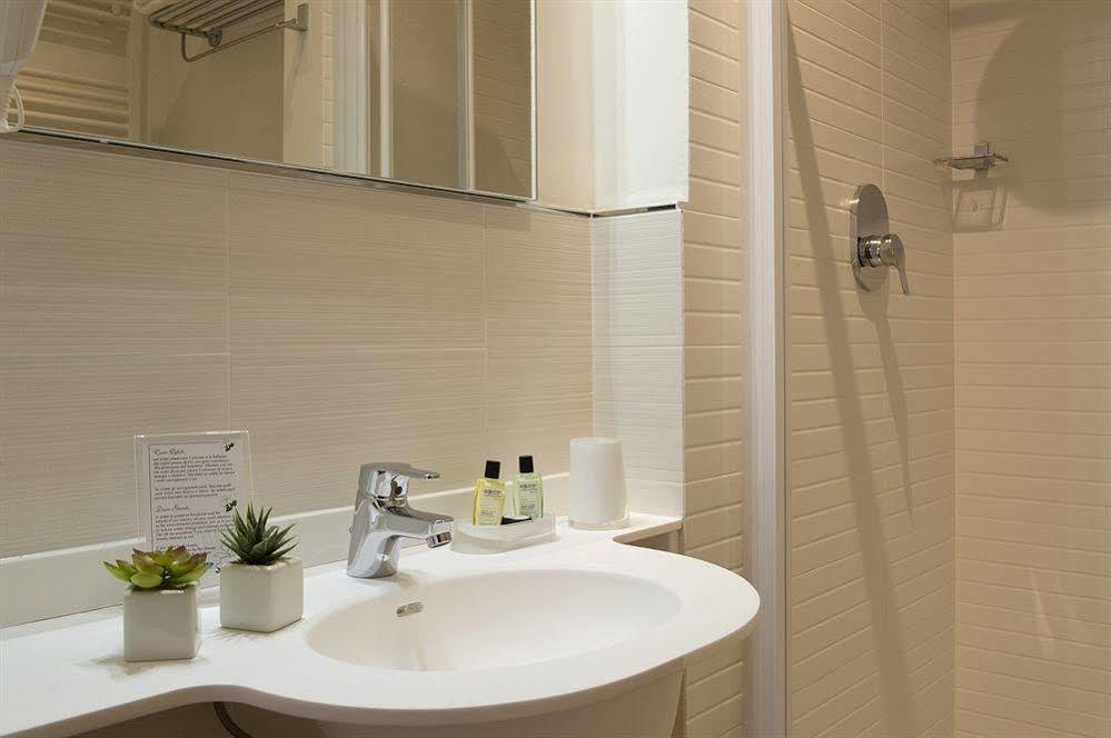 Monza City Rooms & Studios Bagian luar foto