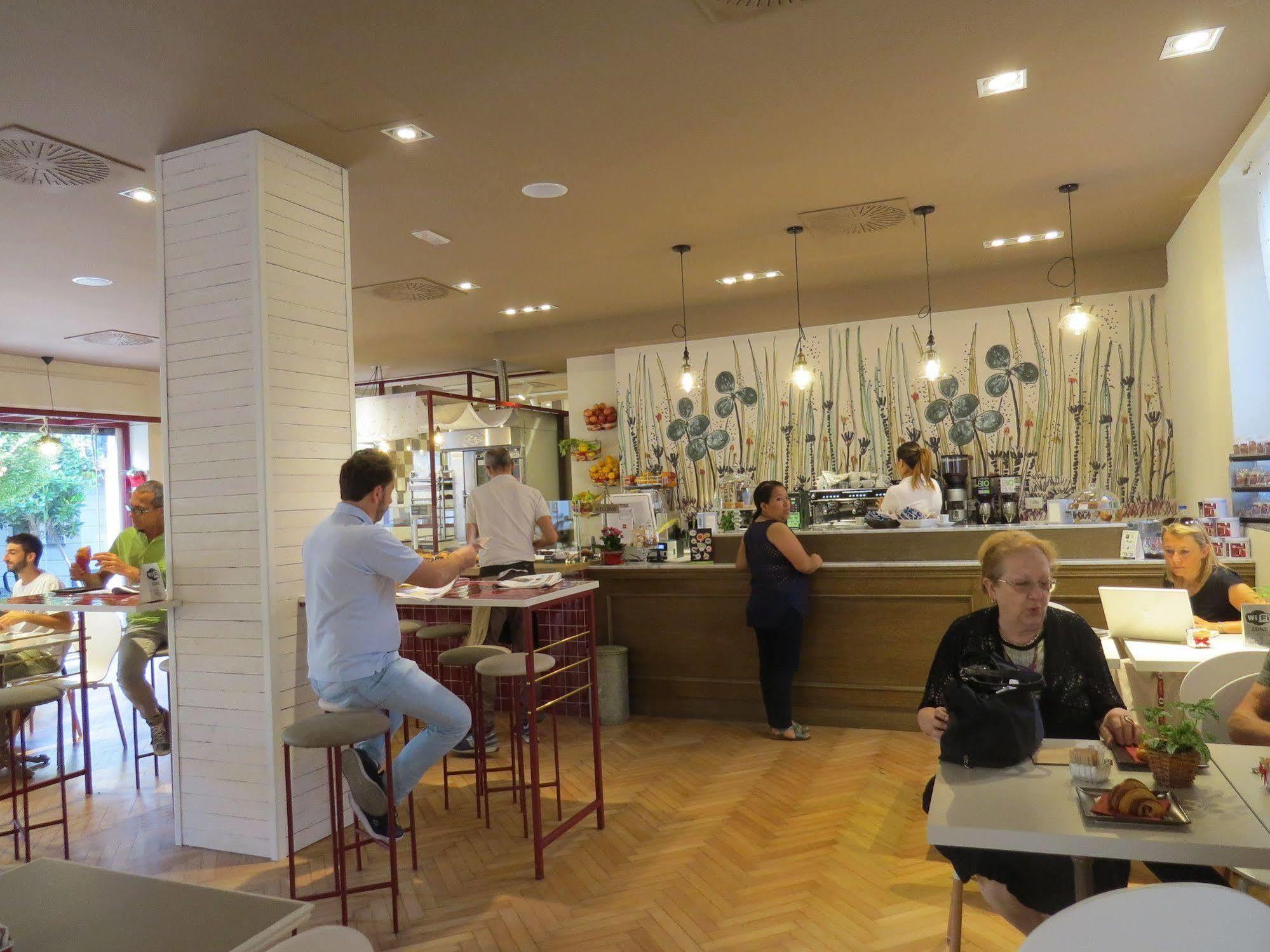 Monza City Rooms & Studios Bagian luar foto