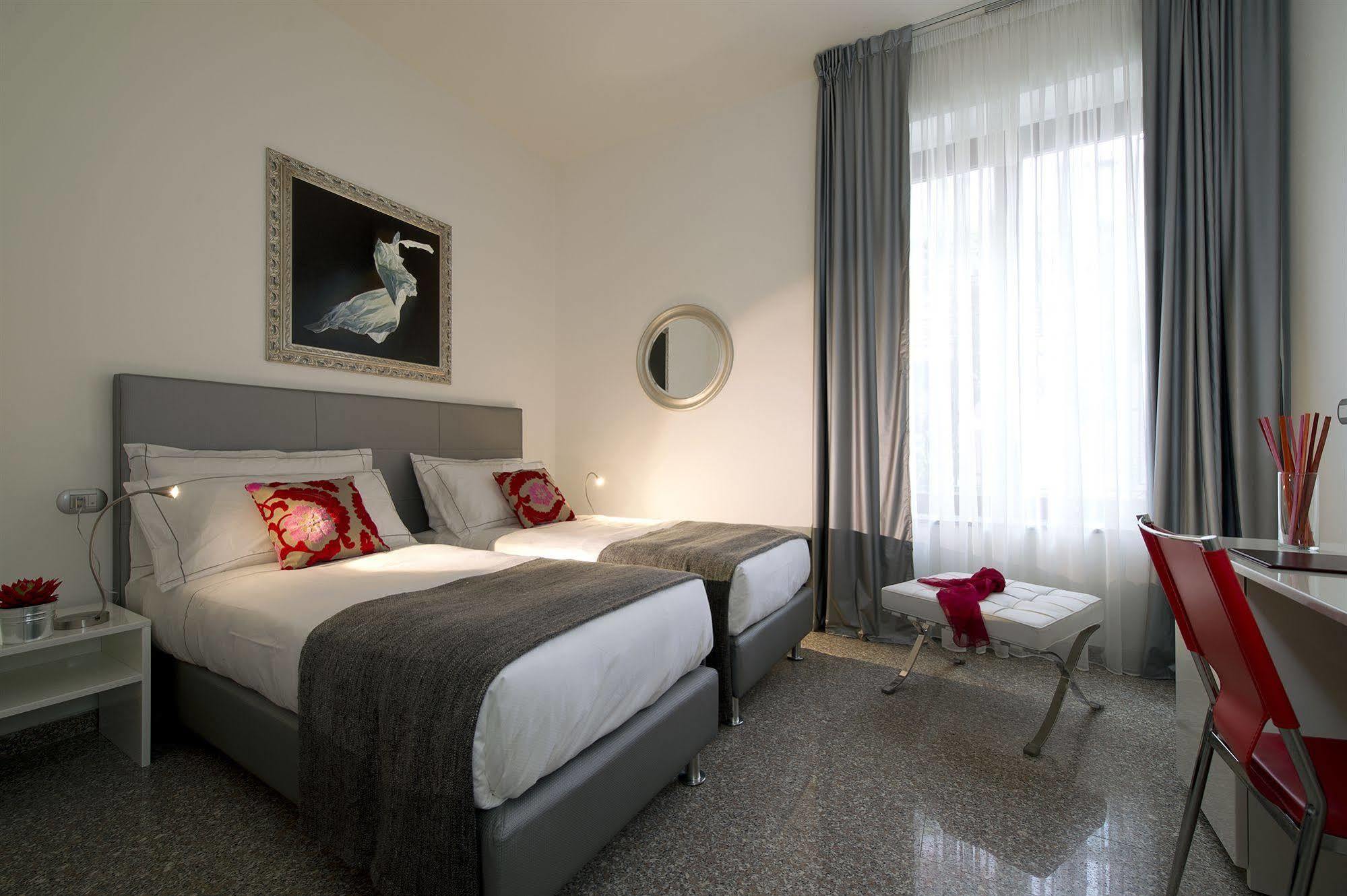 Monza City Rooms & Studios Bagian luar foto