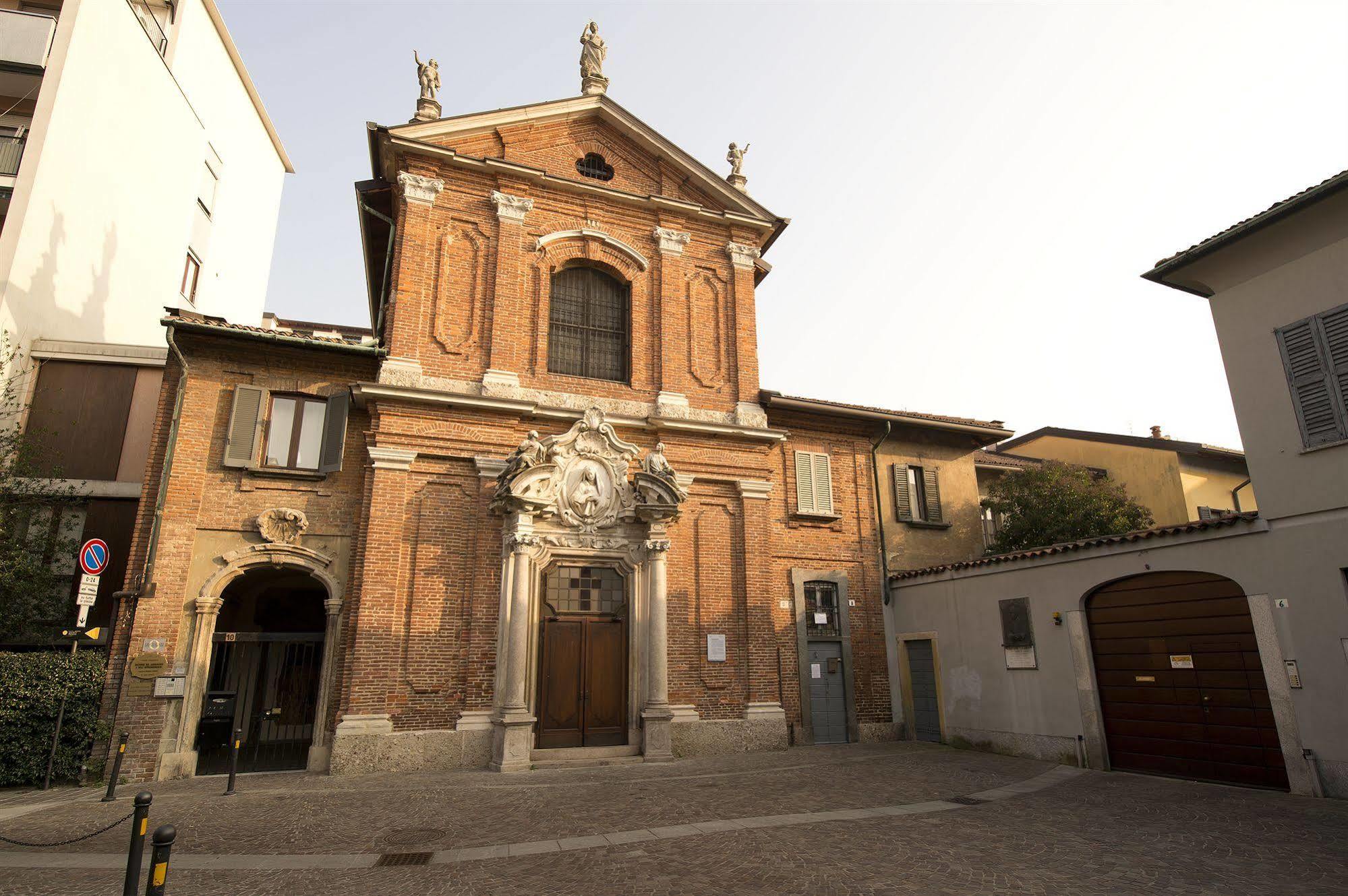 Monza City Rooms & Studios Bagian luar foto